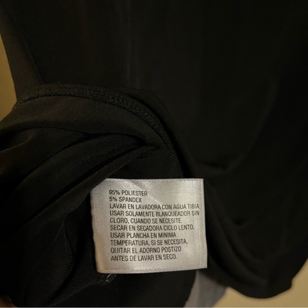 Basic black tshirt - Picture 5 of 5